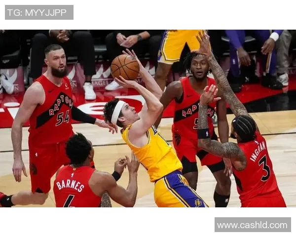 湖人队核心球员伤愈复出,球队士气高涨 湖人队核心球员伤愈复出,球队士气高涨